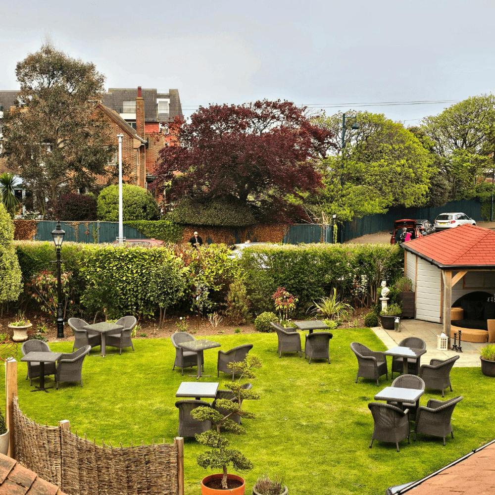 Burlington Berties Hotel Шерингам Стая снимка